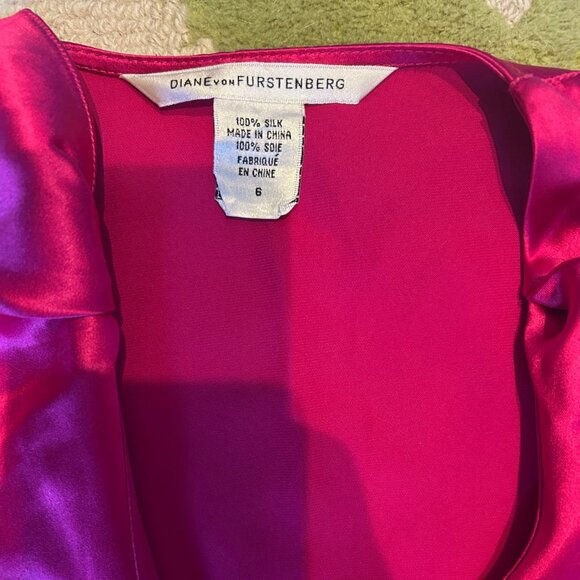 Diane Von Furstenberg pink silk wrap blouse - VERY NICE! size 6 - Picture 2 of 8